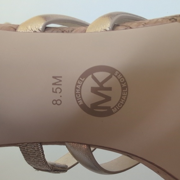 Michael Kors 8.5 Gold Heeled Sandals, NEW - Picture 9 of 11